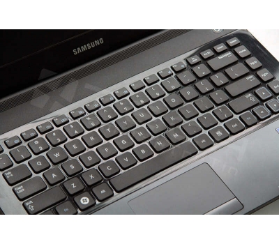 SAMSUNG NP300E5Z  (Core i3-2350M, VGA Geforce GT 520M, 15.6 inch LED HD)